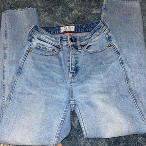 We The Free Straight Cut Jeans/ Mom Jeans 🧚